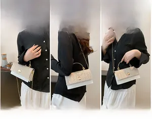 Sac à chaîne tressé crème polyvalent porté à la main, à l'épaule et en bandoulière