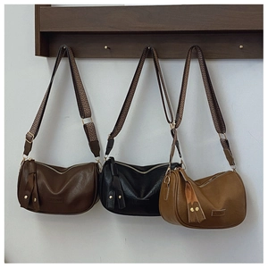 Vintage Boston bag collection in brown and black with chic tassel and wide strap