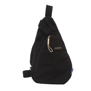 Minimalistische schwarze Dreieck-Brusttasche für Damen und Herren mit modischem Reißverschluss