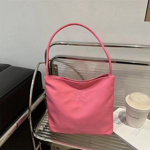 Sac Seau en Nylon Minimaliste pour Femmes Broderie de Lettres à la Mode Sac à Main Décontracté Épaule pour Usage Quotidien 2024