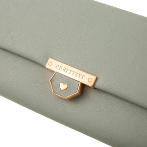 Green long wallet for women with lychee texture and rose gold heart buckle detail