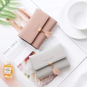 Short tri-fold faux leather wallet with leaf pendant and metal snap in pink and gray