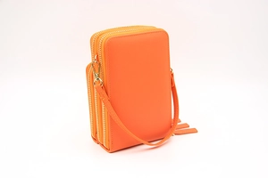 Vue latérale du sac de téléphone orange vif avec trois compartiments zippés étagés