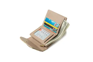 Vue intérieure du portefeuille triple avec fentes pour cartes et fenêtre d'identité