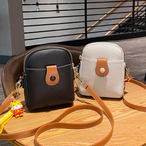 Mini borse a tracolla in pelle PU con motivo litchi in bianco e nero con ciondoli tigre