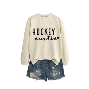 Sweat femme hockey auntie avec cœur et short en jean court au style décontracté