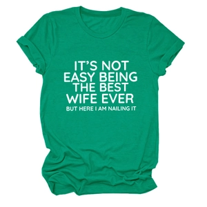 T-shirt verde in cotone a girocollo con scritta divertente per la migliore moglie