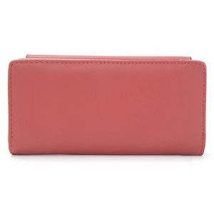 Détail du portefeuille long en cuir rose montrant les coutures fines et le grainé