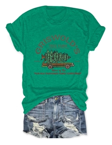 Détail de l'imprimé vintage sapin de Noël sur un t-shirt graphique vert foncé