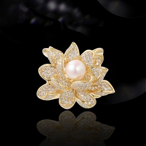 Golden lotus brooch scarf clip with micro-set zircons and a natural white pearl