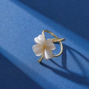 Élégante Boucle d'Écharpe en Soie Broche Trèfle à Quatre Feuilles Avec Pierre d'Œil de Chat Cuivre Plaqué Or Femme