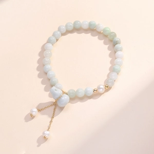 Pulsera de perlas barrocas con cuentas de calcedonia verde y colgante de calabaza
