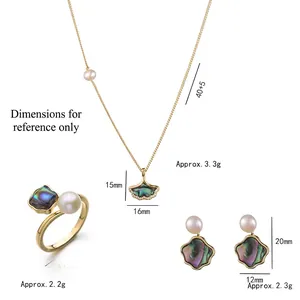 Parure bijoux plaquée or 18k avec perles d'eau douce et motifs éventail en nacre