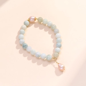Elegant beaded bracelet with light green jade, white agate and freshwater pearl charms