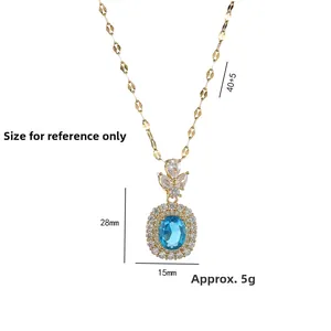 Elegante collana in oro con ciondolo ovale in pietra blu e dettagli in zircone brillante