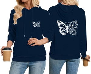 Détails avant et arrière du sweat à capuche bleu marine avec motif papillon et fleurs
