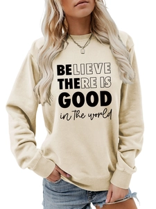 Dettaglio della felpa beige girocollo con stampa Believe There Is Good frontale