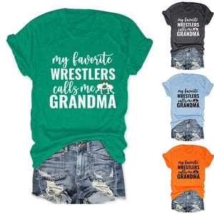 Détail de l'impression du t-shirt My Favorite Wrestlers en plusieurs couleurs et coton doux
