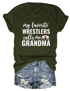 Ensemble t-shirt vert Wrestlers Grandma et short en jean bleu déchiré