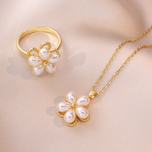 Collier Et Bague En Acier Inoxydable Fleur Rotative Künstliche Perle Zircon Bijoux De Mode Élégants Femmes Plaqué Or
