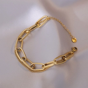 Bracelet double couche en acier titane doré avec maillons rectangulaires et pendentif