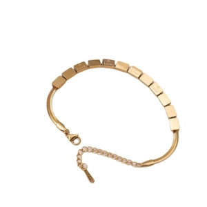 Bracelet chaîne serpent en acier doré avec perles gravées LOVE et fermoir réglable