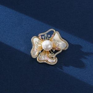 Broche Fleur en Nacre Élégante Künstliche Perle Blanche Zircon Cuivre Plaqué Or Épingle Florale pour Mariage Banquet Bijoux Femme