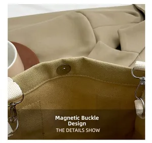 Dettaglio della chiusura magnetica sulla borsa tote in tela kaki di grande capacità