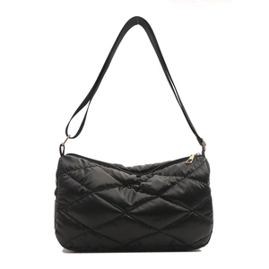 Sac bandoulière matelassé noir à motif losanges avec fermeture éclair dorée élégante