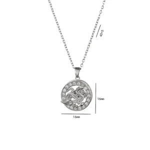 Zilveren draak hanger ketting met micro-pave kristallen op een minimalistische schijf