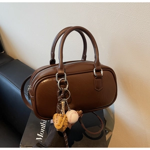 Sac bowling en cuir marron avec breloque baseball, sac à main porté épaule élégant