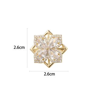 Goldene Blumenbrosche mit funkelnden Zirkonia-Blütenblättern, Größe 2,6cm x 2,6cm