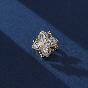 Elegante Rotierende Vierblättrige Blume Brosche Gold Plattiert Kupfer Zirkonia Strass Rotierende Blumenanstecker Damen Schmuck