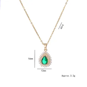 Collier poire vert émeraude avec zircons blancs et dimensions de 16x12 mm
