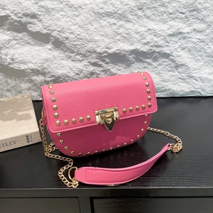 Sac À Épaule À Rabat Riveté Pour Femmes Texture Litchi Simili Cuir Sac Bandoulière Forme Selle Chaîne Dorée Mode