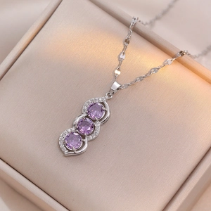 Collier Pendentif Cacahuète Zircon Violet Acier Titane Verticale Trois Pierres Style Coréen Bijoux De Niche Pour Femmes