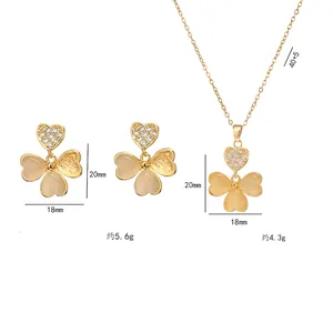 Parure trèfle plaquée or avec zircons en cœur, pierres œil de chat et dimensions incluses