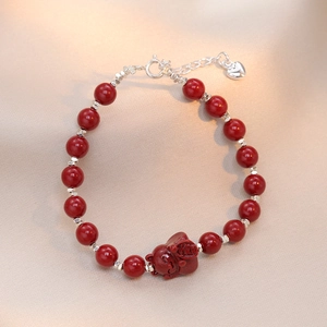 Bracelet rétro en perles de cinabre avec pendentif chat de la fortune et charme cœur