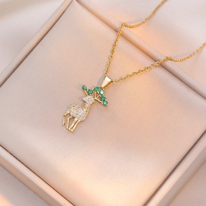 Collier Pendentif Cerf Acier Titane Avec Zircon Et Pierre Gemme Verte Style Forêt Bijoux Élégants Pour Femmes