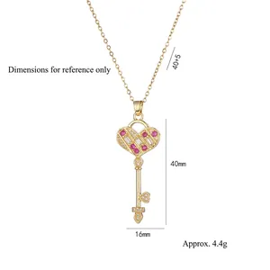 Collier clé en forme de cœur doré avec zircons roses et clairs, chaîne 40+5cm