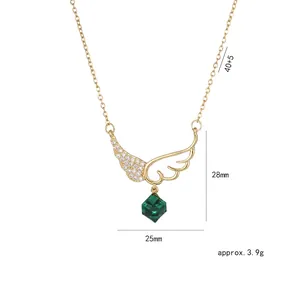 Collier aile d'ange en acier titane avec pendentif cristal vert émeraude