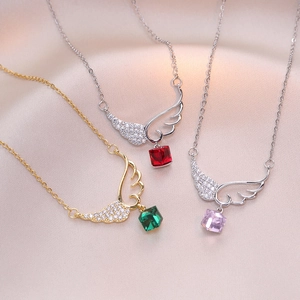Collier Pendentif Ailes D'Ange En Acier Titane Avec Zircon Pierre Gemme Carrée Bijoux Élégants Asymétriques Pour Femmes