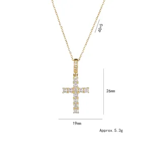 Collier avec pendentif croix dorée serti de zircons et dimensions détaillées
