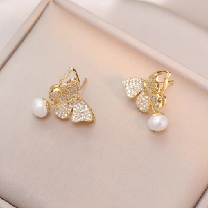Boucles d'oreilles papillon élégantes avec ailes en zircon et perles d'eau douce