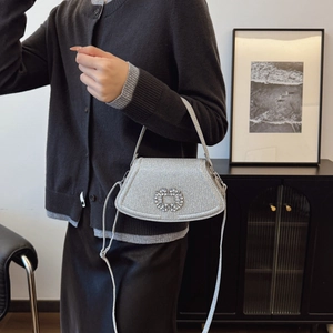Sac à main bandoulière pailleté argenté avec boucle de luxe en strass pour les soirées