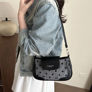 Sac à bandoulière chic en cuir noir et pois gris avec broderie de nœuds pour femmes