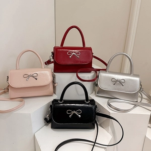 Petit Sac Carré en Cuir PU pour Femme à la Mode Avec Nœud en Métal Bandoulière Amovible Sac à Main Décontracté Tendance