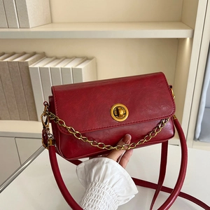 Sac à Épaule en Cuir PU Rétro pour Femmes Chaîne Or Fermeture à Rotation Sac Bandoulière Sac Sous le Bras Carré Mode Navettage Quotidien
