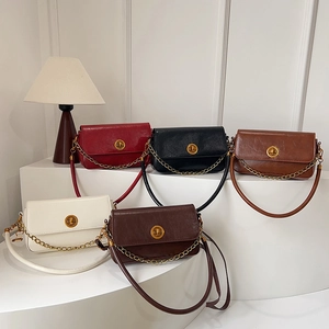 Sacs à main rétro élégants avec chaînes dorées et fermoirs rotatifs disponibles en cinq couleurs