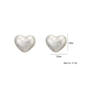 Boucles d'oreilles cœur nacré texturé en argent S925, dimensions 18mm x 20mm